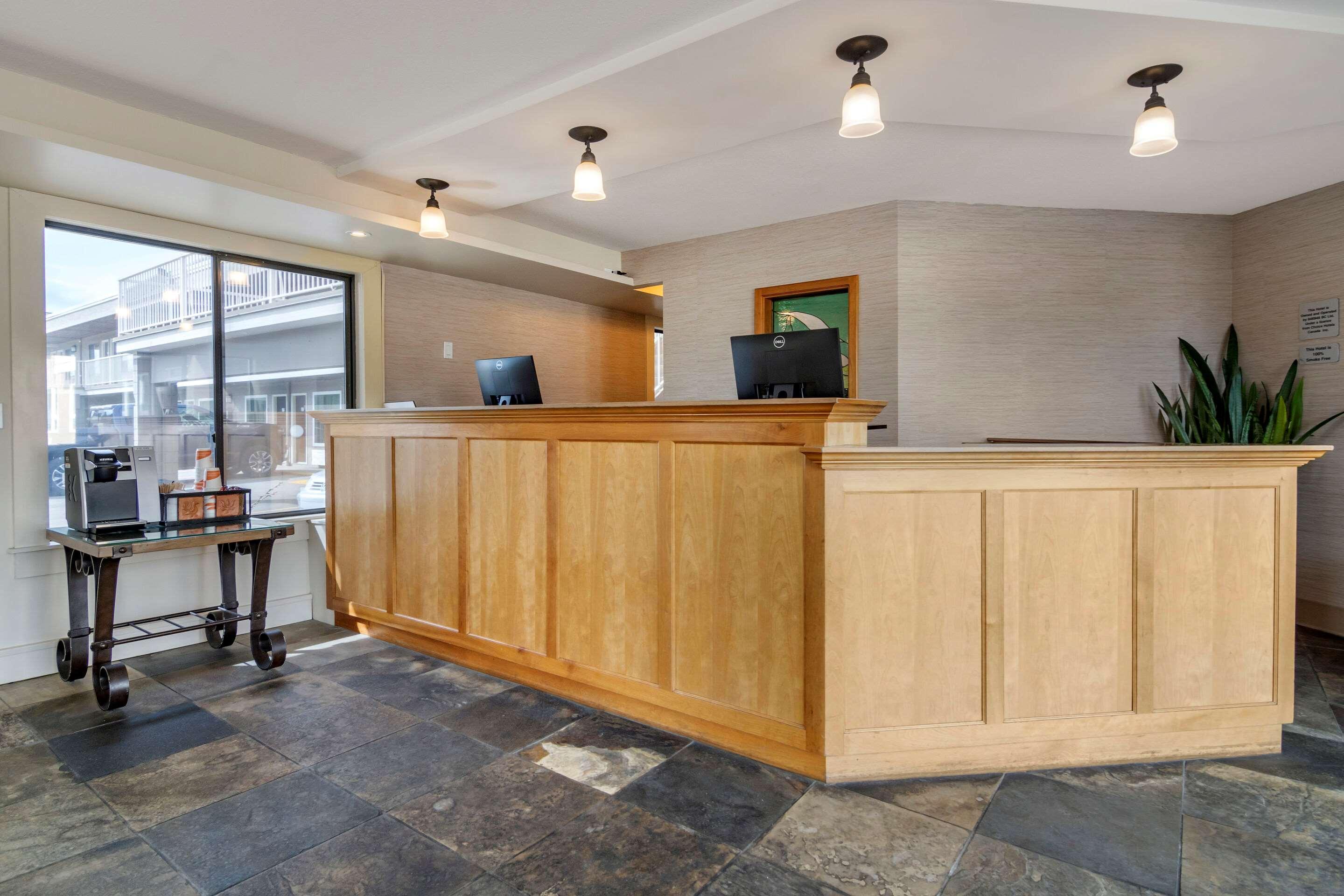 Lodge Econo &