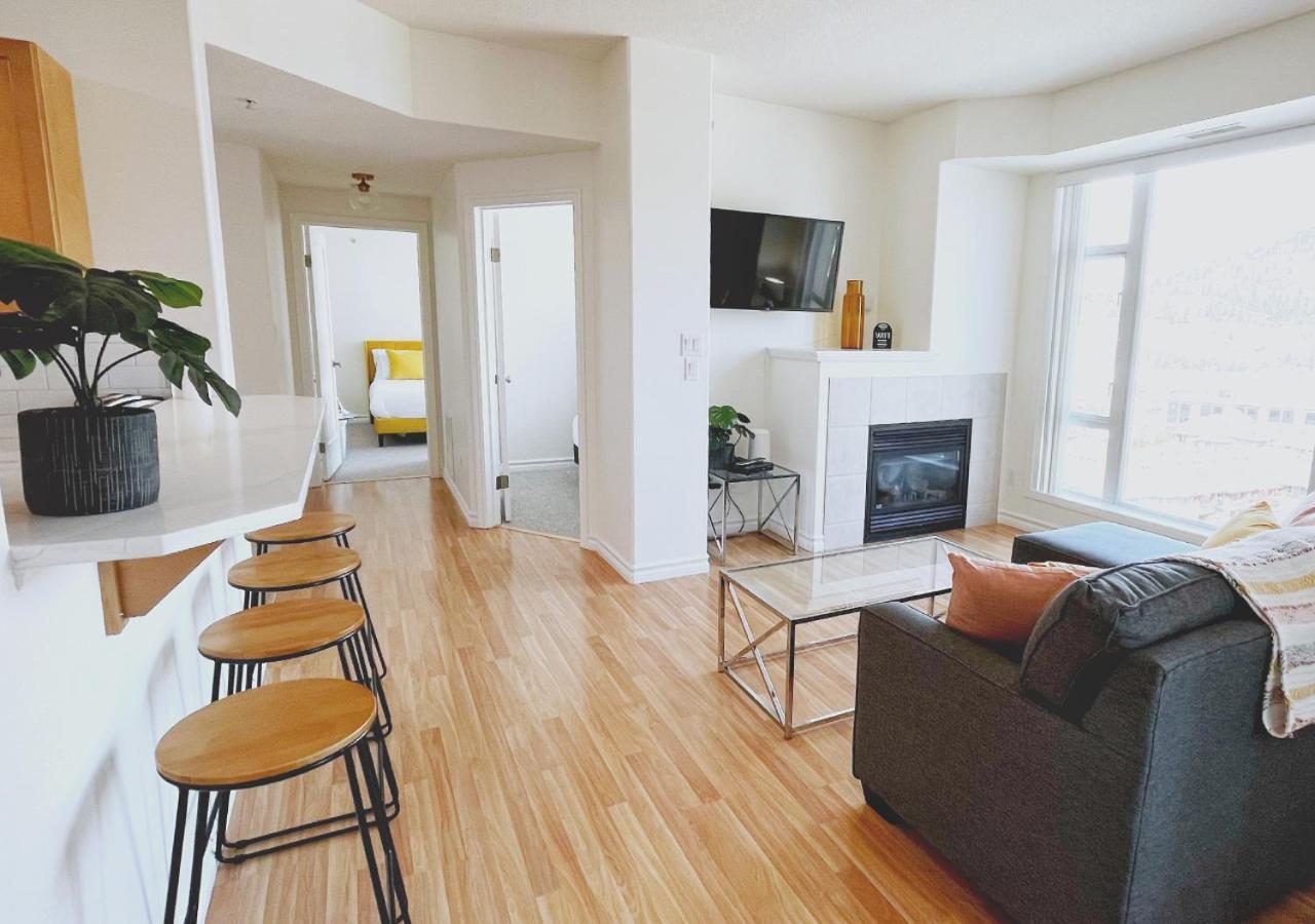 Downtown Waterfront Oasis Newly Renovated 2bed 2bath Apartment Kelowna